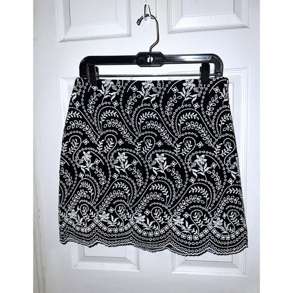 NWT LOFT Black Cotton White Embroidered Scalloped Shift Skirt Size 8 Petite - Picture 1 of 11